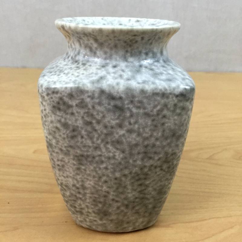 lot 107 image: Very RARE Color Mid Century Modern Haeger Floral USA Speckle Grey Gray Pottery Vase With Label Vintage Porcelain Centerpiece Flower Planting Pot