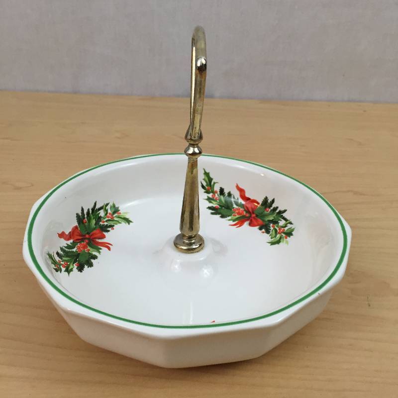lot 110 image: Vintage Pfaltzgraff Heritage Tree Bowl Floral Winter Hollyberry Handled Serving Tidbit Candy Nut Dish