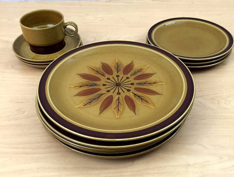 lot 123 image: Vintage Collectible Rare Mid Century Modnern Genuine Ekco Lugaro Stoneware Japan Serving Dinnerware Set