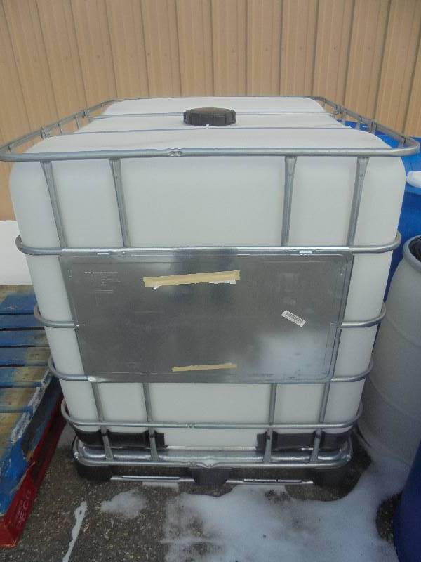 IBC 275 Gallon Plastic Tank wSteel Frame