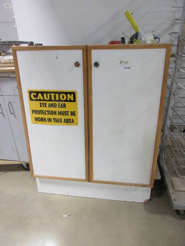 Knife cabinet
