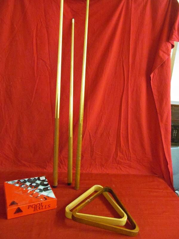 lot 3 image: pool table accessories