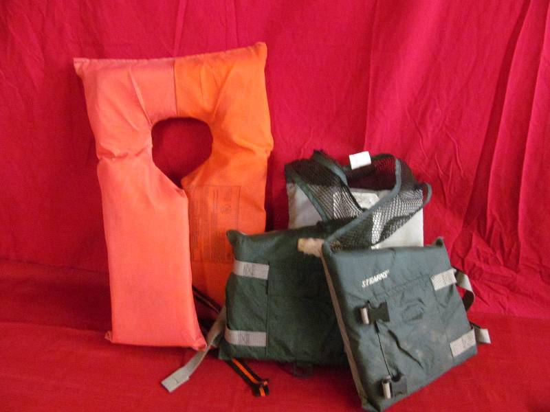 lot 5 image: life vest