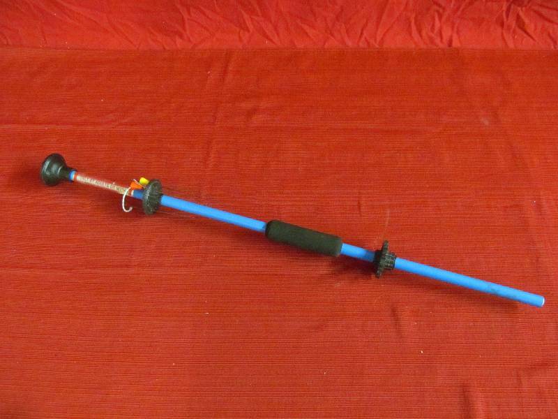 lot 10 image: blow dart gun