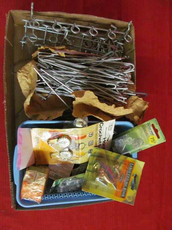 lot 17 image: peg hooks