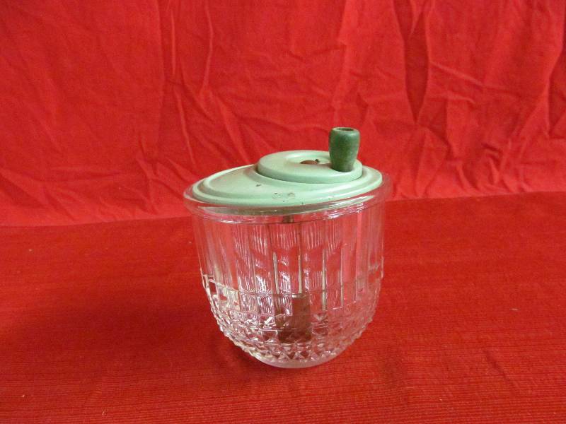 lot 23 image: vintage egg white beater