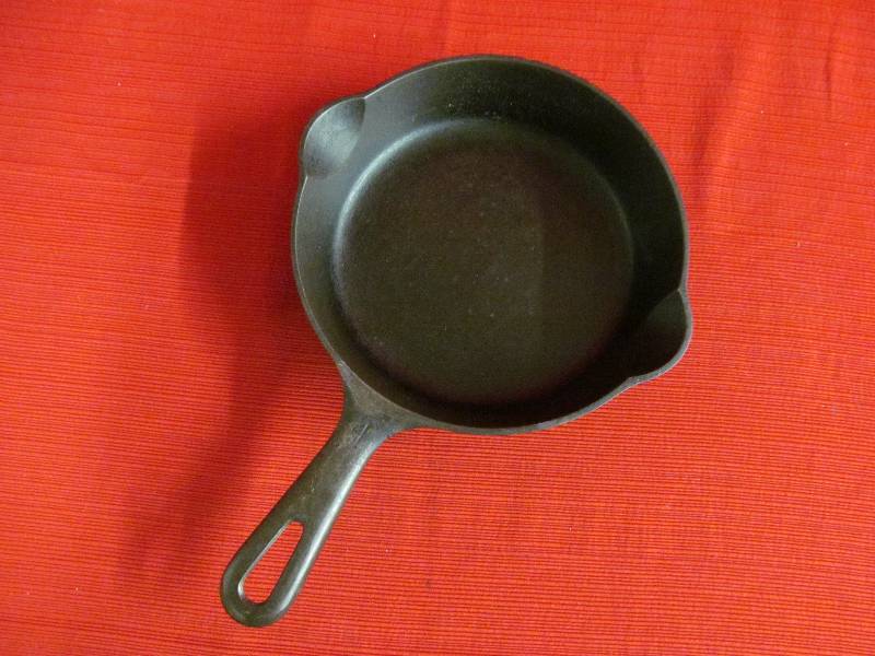 lot 26 image: Griswold skillet