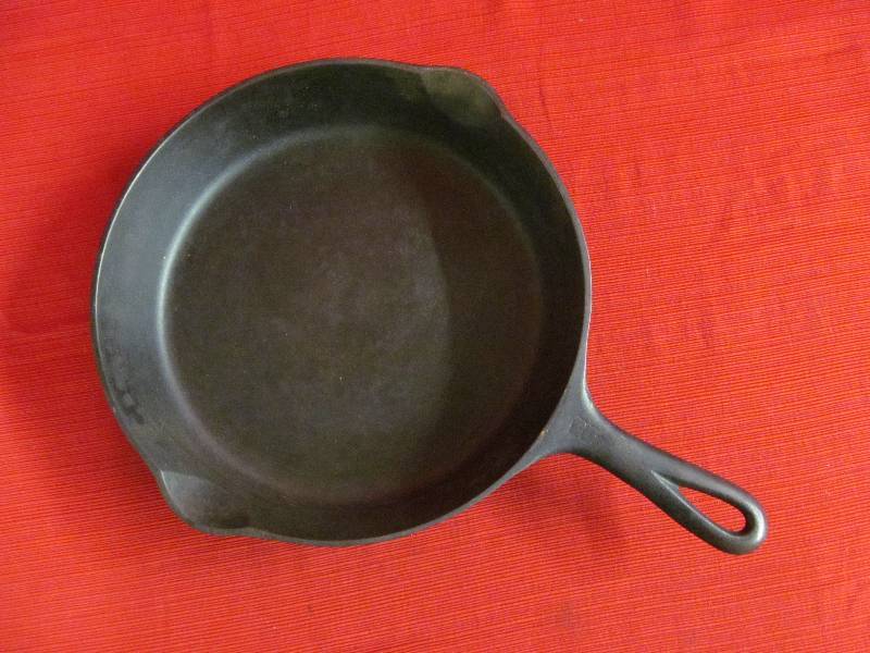 lot 27 image: Griswold skillet