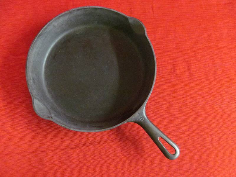 lot 28 image: Griswold skillet