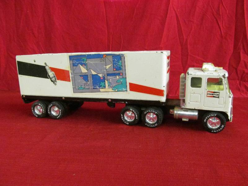 lot 30 image: Nylint toy