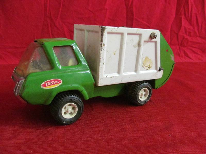 lot 31 image: Tonka truck