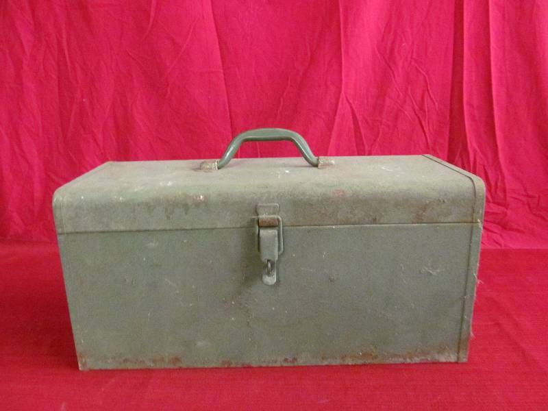 lot 45 image: tool box