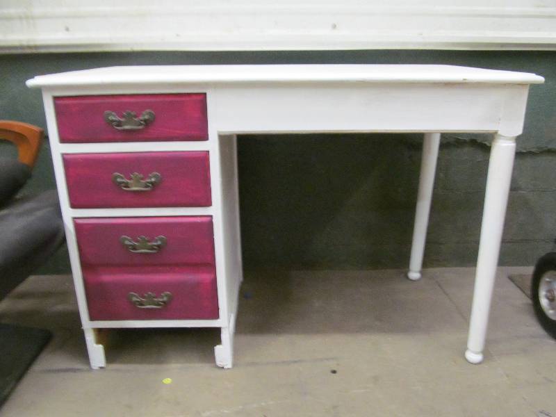 lot 46 image: desk