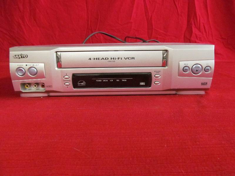 lot 53 image: Sanyo VHS player