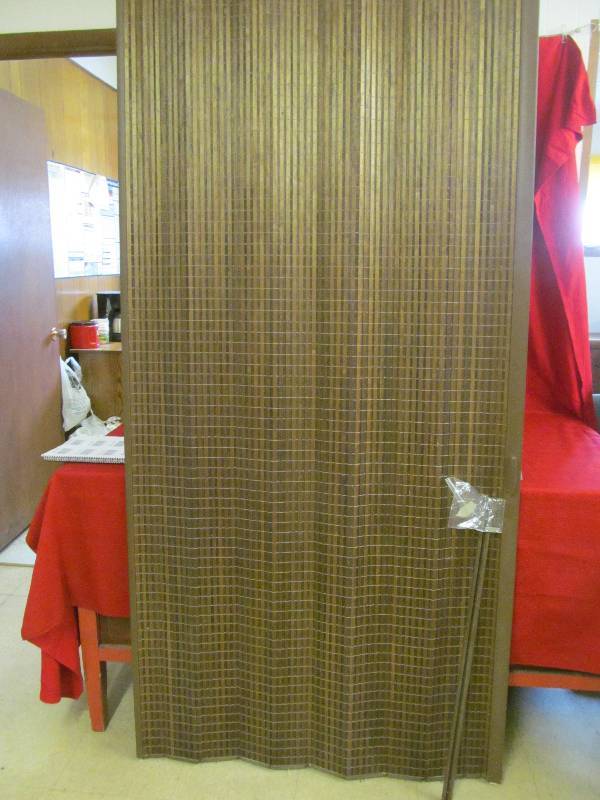 lot 58 image: room divider