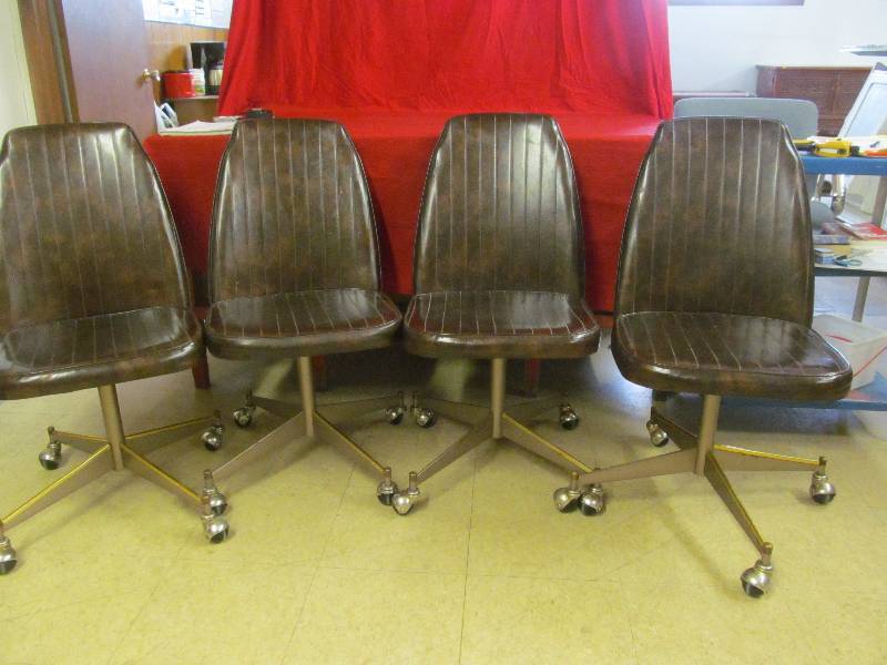 lot 60 image: furniture