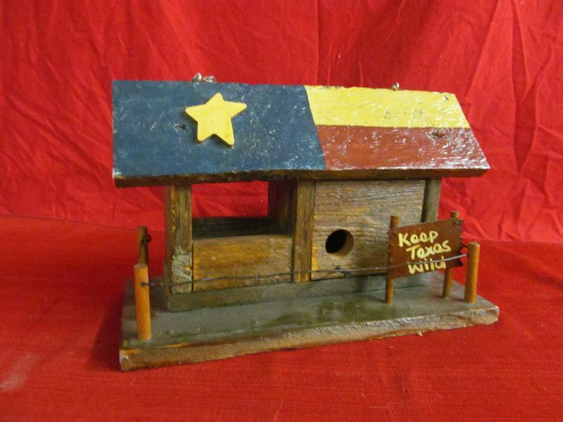 lot 71 image: bird house