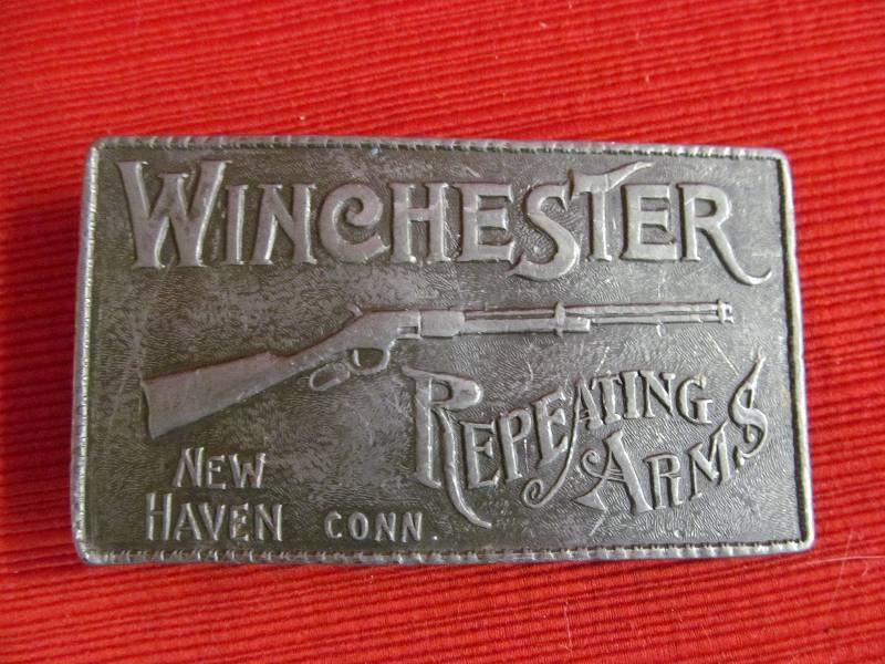 lot 86 image: belt buckle