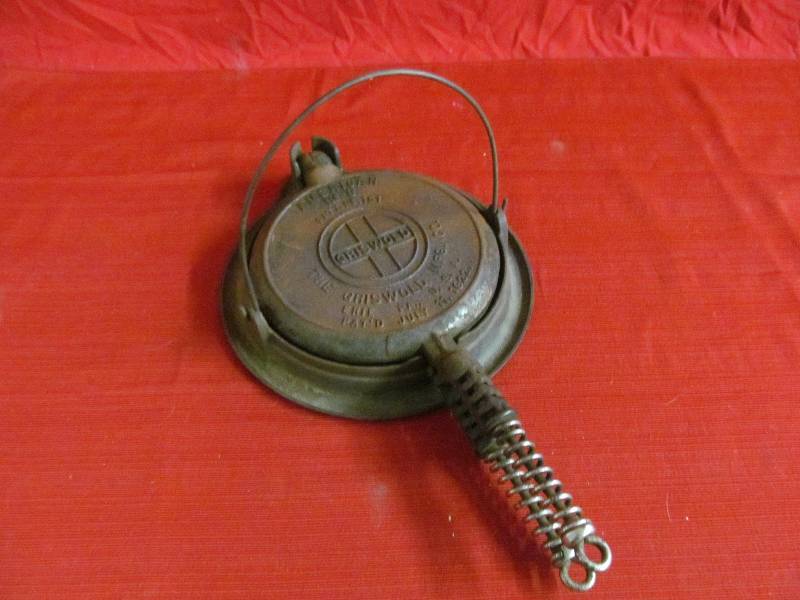 lot 95 image: Griswold skillet