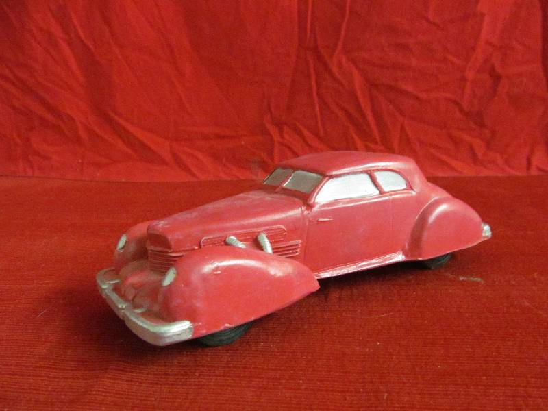 lot 128 image: vintage toy