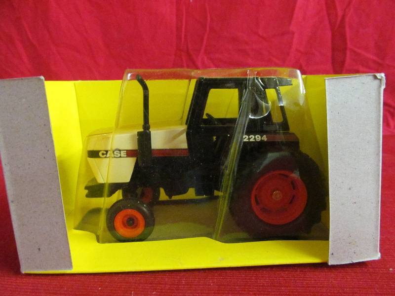 lot 143 image: collectable toy