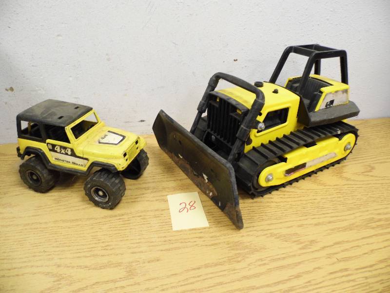 2 Metal Trucks, like Tonka