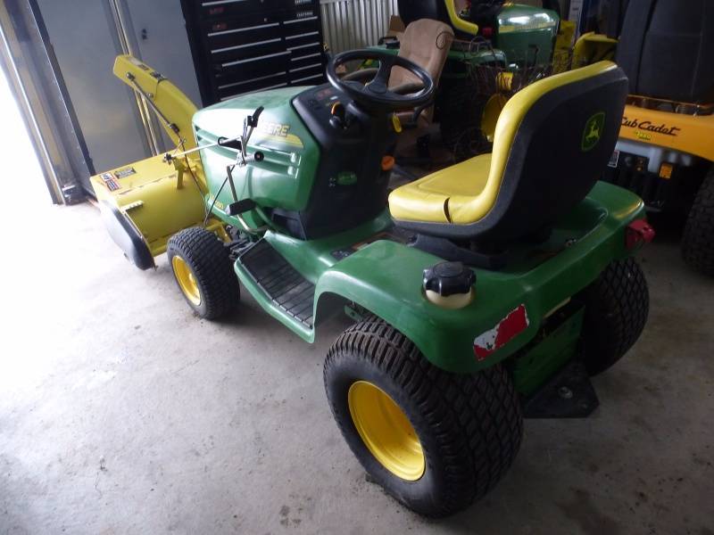 John Deere LX280 Lawn Tractor