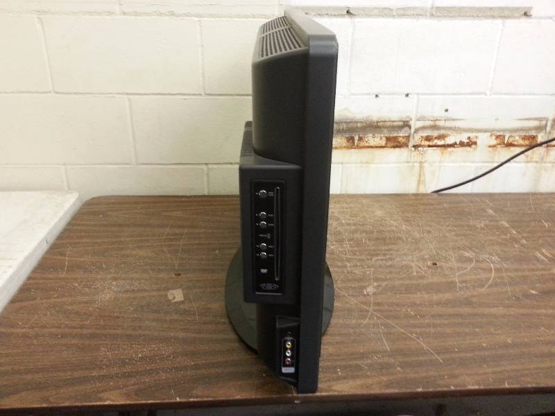 lot 4 image: Insignia NS-LTDVD26 26 TVDVD Player