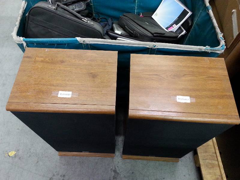 lot 9 image: Fisher STV-724 Stereo Speakers