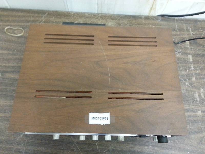 lot 17 image: Vintage Sansui Stereo Amplifier Model 2000X