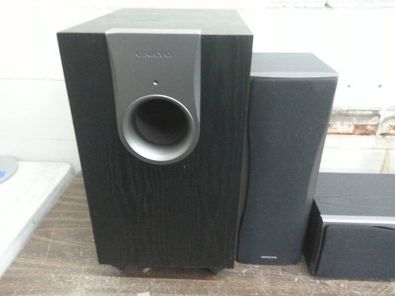lot 20 image: Onkyo 3.1 Speaker Set