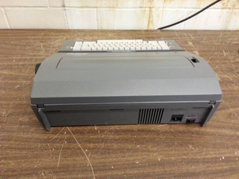 lot 25 image: Smith Corona 5P Typewriter