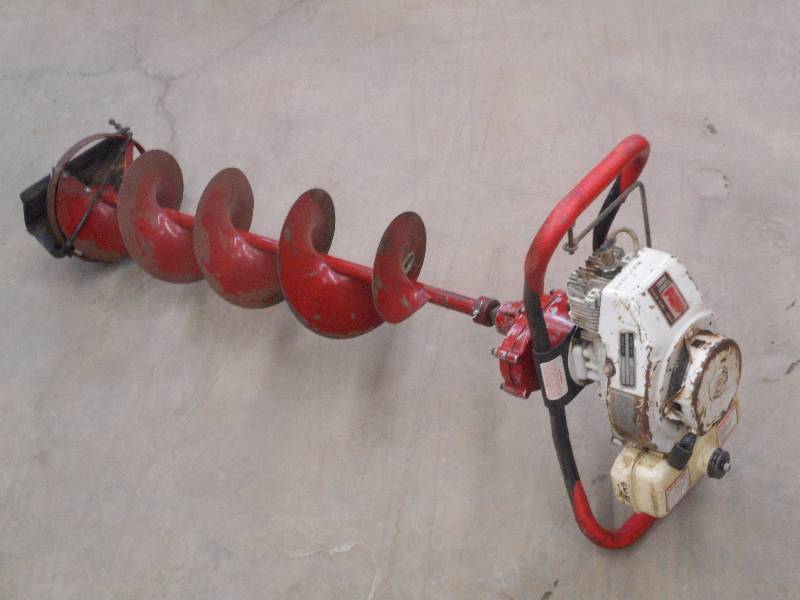 Eskimo 8200 GasPowered Ice Auger, Loretto Equipment 282 KBID