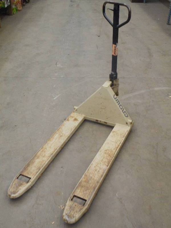 Crown Industrial Pallet Jack, Doesn...