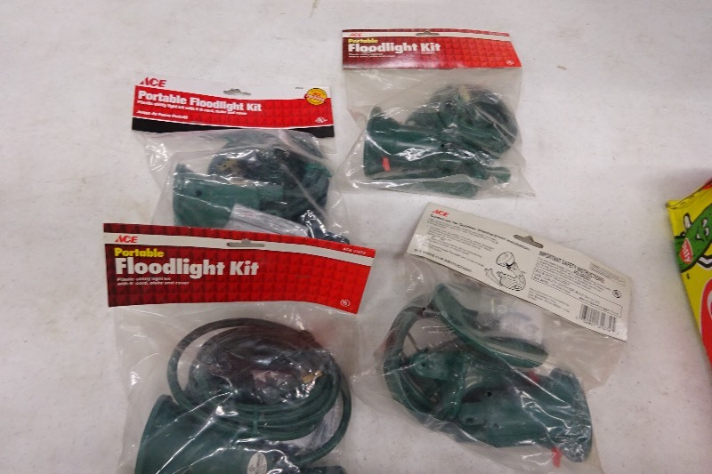 Portable floodlight kits lot of 4