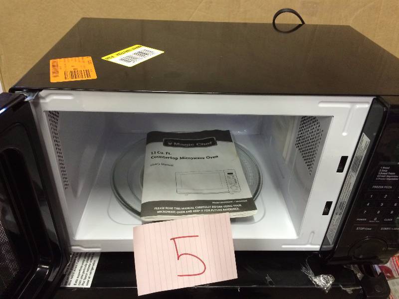 lot 5 image: Magic Chef 1.1 cu. ft. Countertop Microwave in Black HMD1110B in like new condition