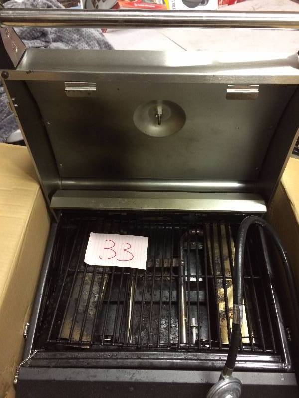 lot 33 image: Brinkmann 2-Burner Tabletop Propane Gas Grill used