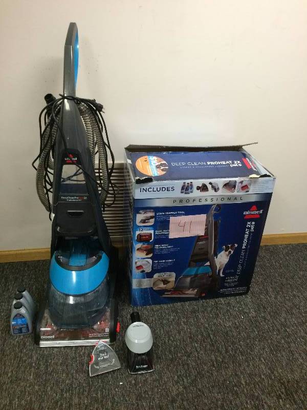lot 41 image: Bissell  DeepClean Professional Pet Deep Cleaner used