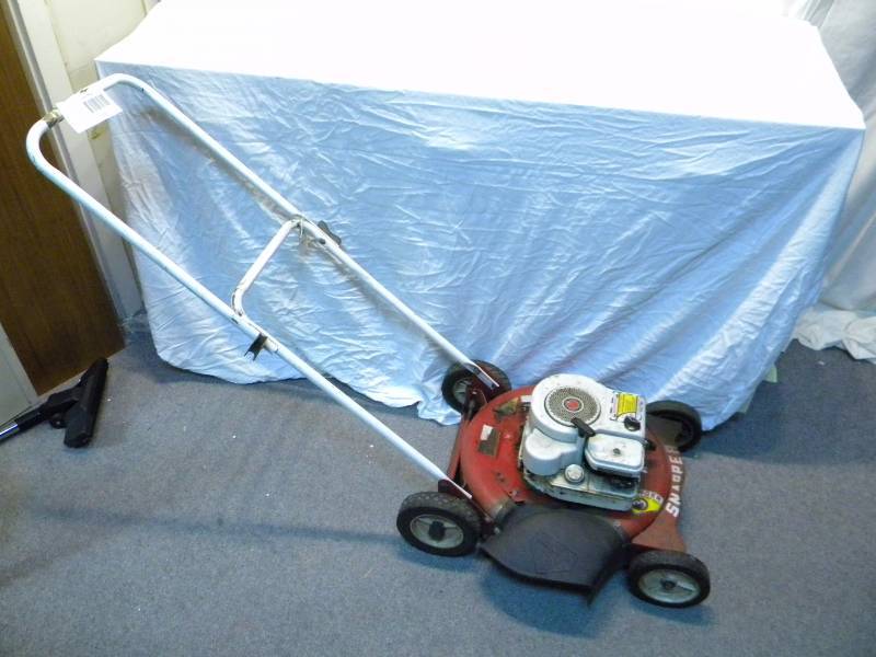 lot 205 image: Snapper Lawn Mower