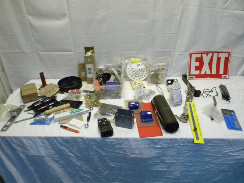 lot 212 image: Hardware Lot
