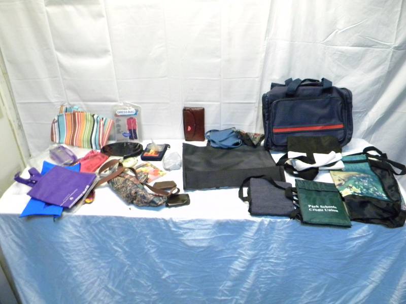 lot 217 image: Purse and Bag Lot