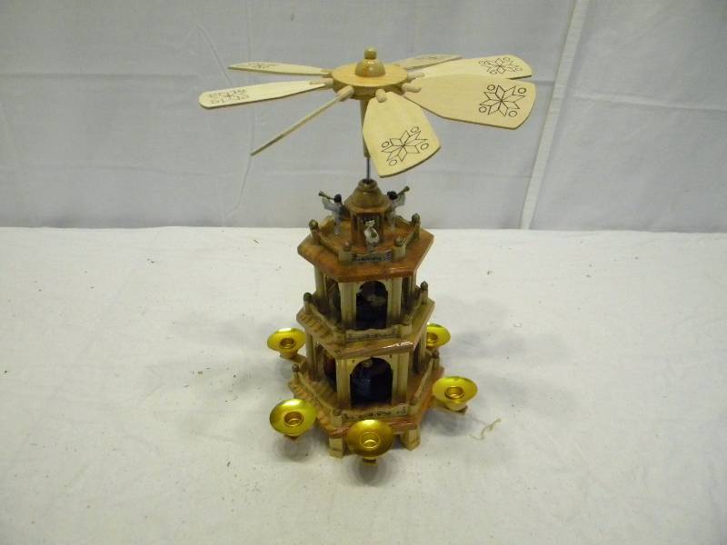 lot 218 image: Wooden Windmill Decor