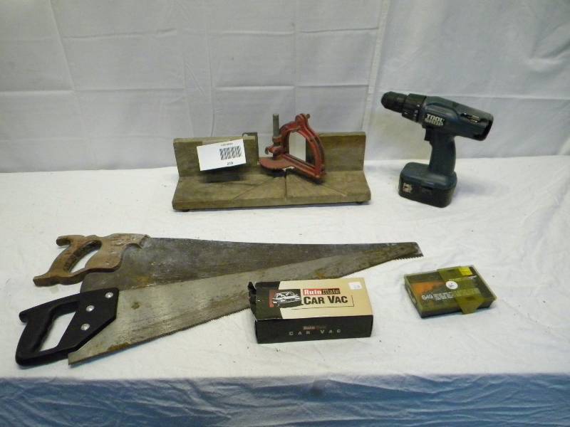 lot 219 image: Tool Lot