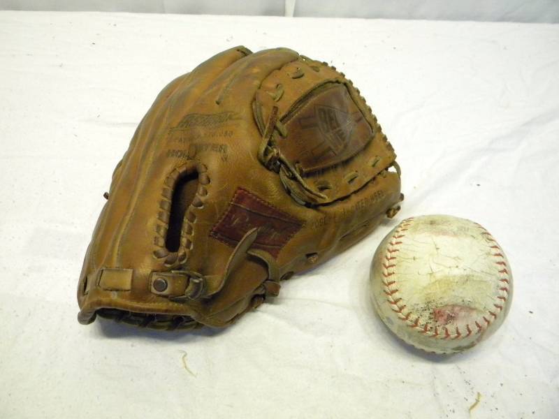 lot 221 image: Rawlings Glove and Ball