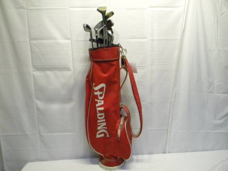 lot 224 image: Spalding Golf  Club Set