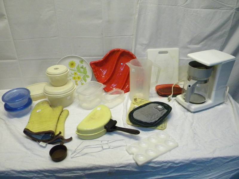 lot 226 image: Kitchen Ware Lot