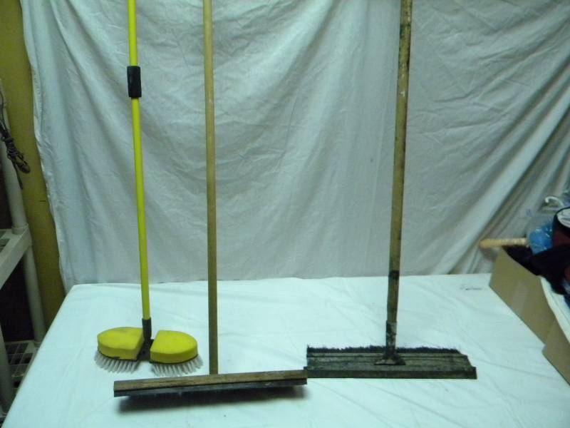 lot 232 image: Broom Lot