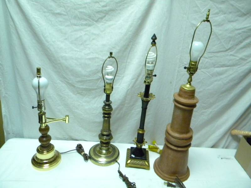 lot 243 image: Lamp Lot