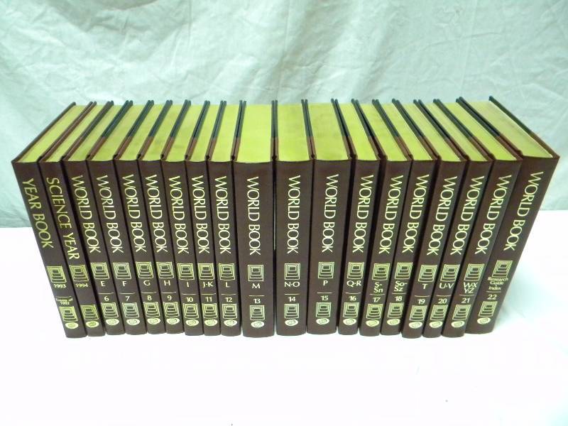 lot 252 image: World Book Lot