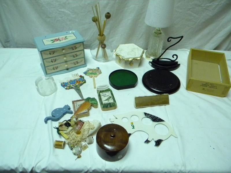 lot 253 image: Home Decor Lot